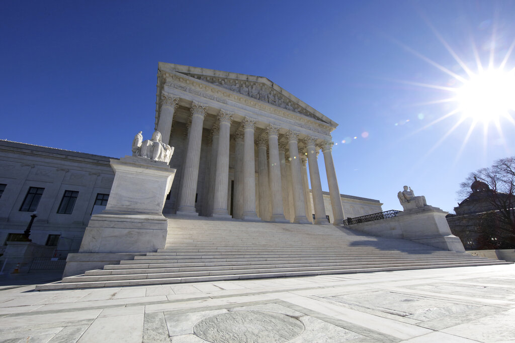 US Supreme Court Backs Trump Immigration Crackdown